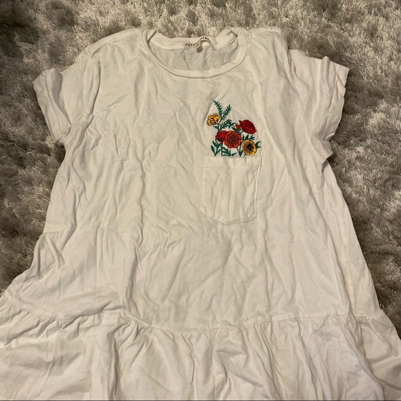 Urban Outfitters White Flowy Shirt with Flower - Picture 2 of 3